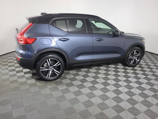 2022 Volvo XC40 R-Design