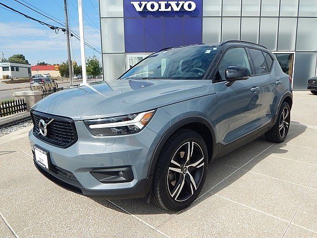 2022 Volvo XC40 R-Design