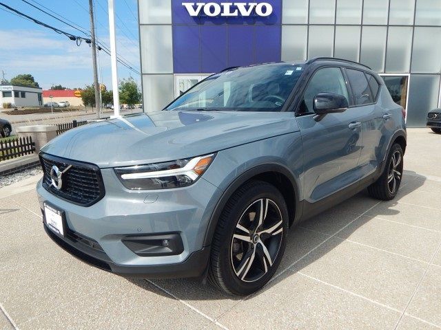 2022 Volvo XC40 R-Design