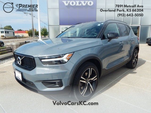 2022 Volvo XC40 R-Design