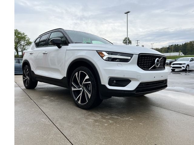 2022 Volvo XC40 R-Design