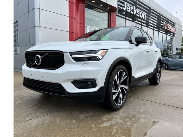 2022 Volvo XC40 R-Design