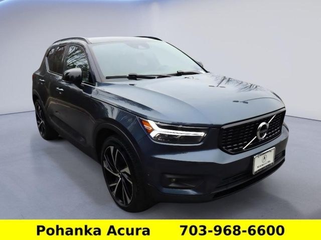 2022 Volvo XC40 R-Design