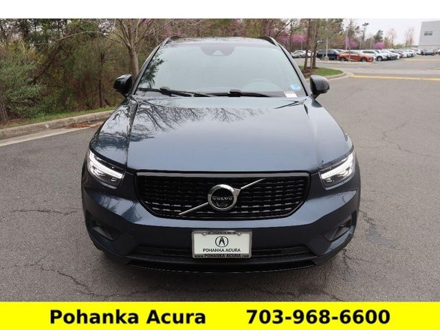 2022 Volvo XC40 R-Design
