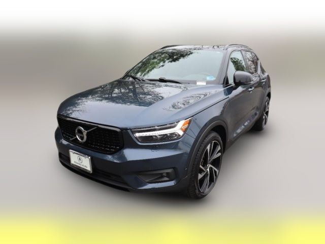 2022 Volvo XC40 R-Design