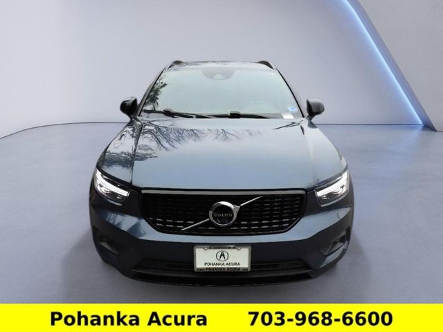 2022 Volvo XC40 R-Design