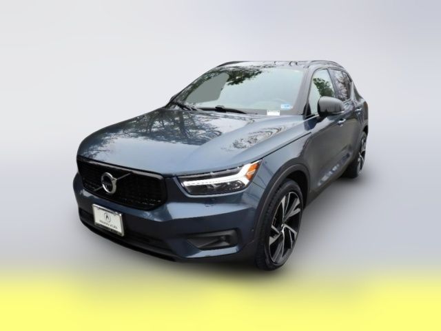 2022 Volvo XC40 R-Design