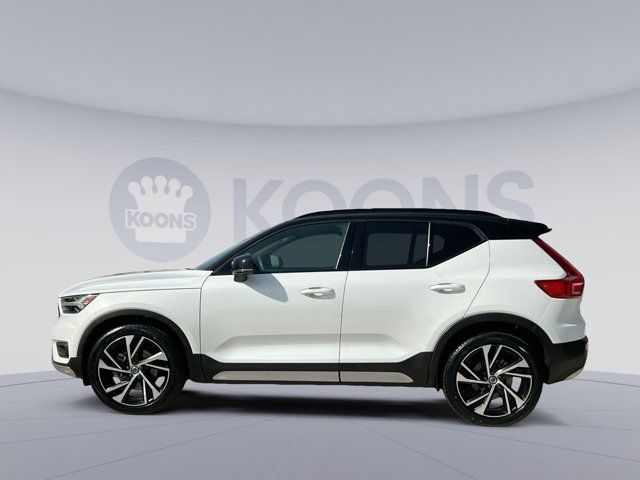 2022 Volvo XC40 R-Design