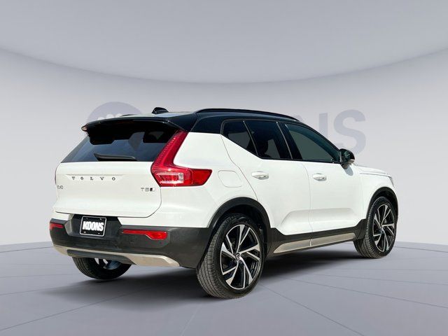 2022 Volvo XC40 R-Design