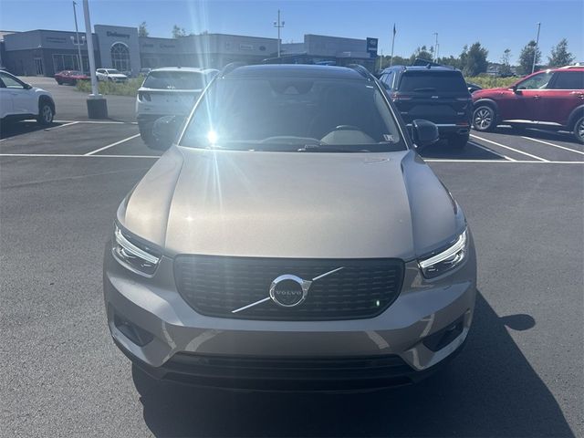 2022 Volvo XC40 R-Design