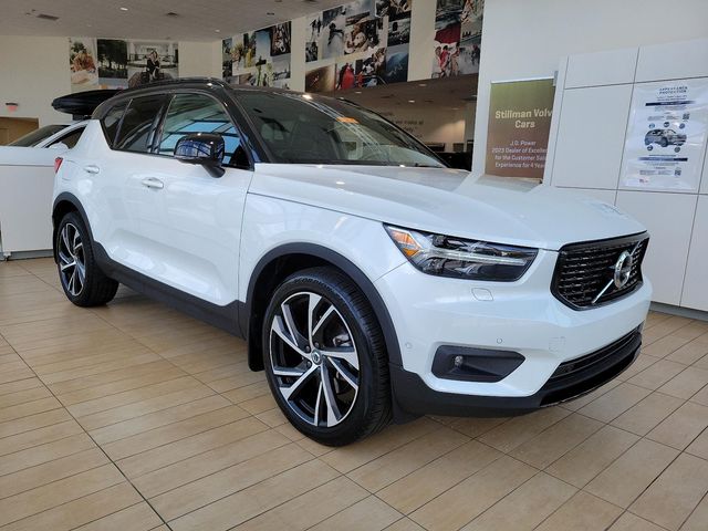 2022 Volvo XC40 R-Design