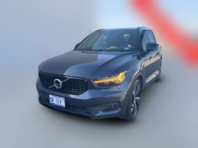 2022 Volvo XC40 R-Design