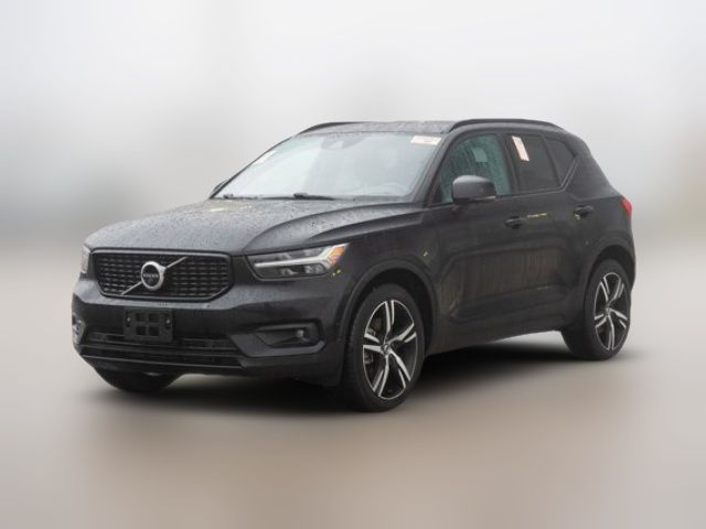 2022 Volvo XC40 R-Design