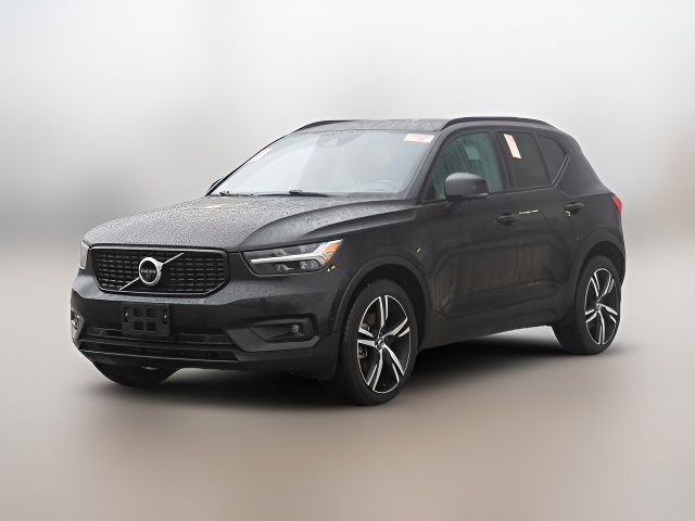 2022 Volvo XC40 R-Design