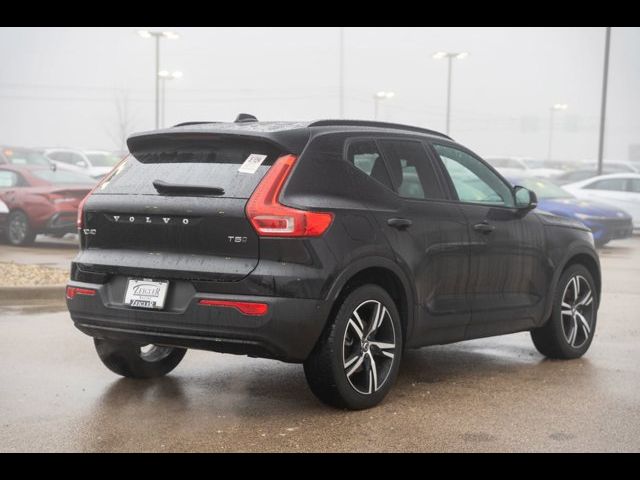 2022 Volvo XC40 R-Design