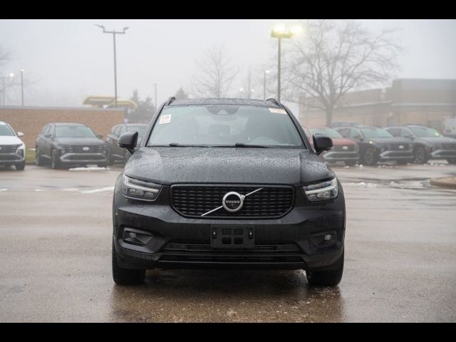 2022 Volvo XC40 R-Design