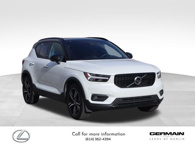 2022 Volvo XC40 R-Design