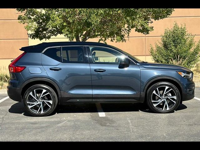 2022 Volvo XC40 R-Design