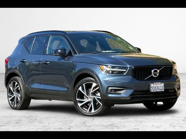 2022 Volvo XC40 R-Design