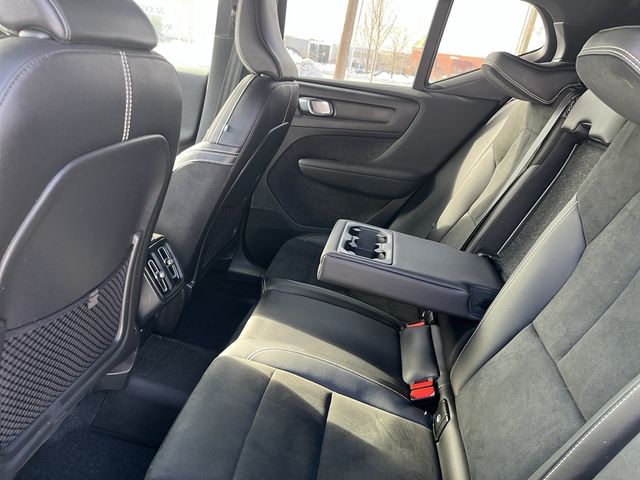 2022 Volvo XC40 R-Design