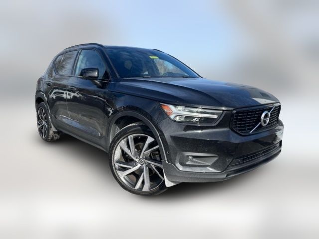 2022 Volvo XC40 R-Design