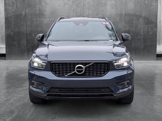 2022 Volvo XC40 R-Design