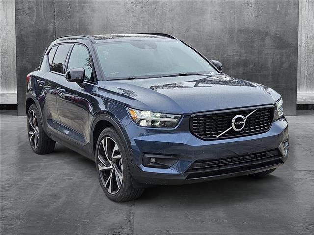 2022 Volvo XC40 R-Design