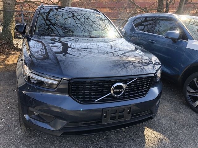2022 Volvo XC40 R-Design