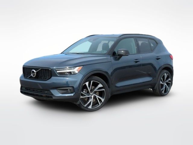 2022 Volvo XC40 R-Design