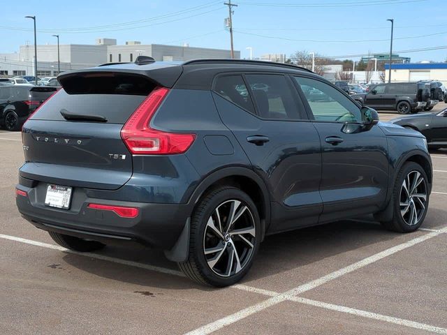 2022 Volvo XC40 R-Design