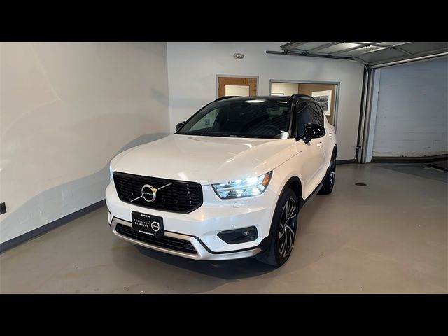 2022 Volvo XC40 R-Design