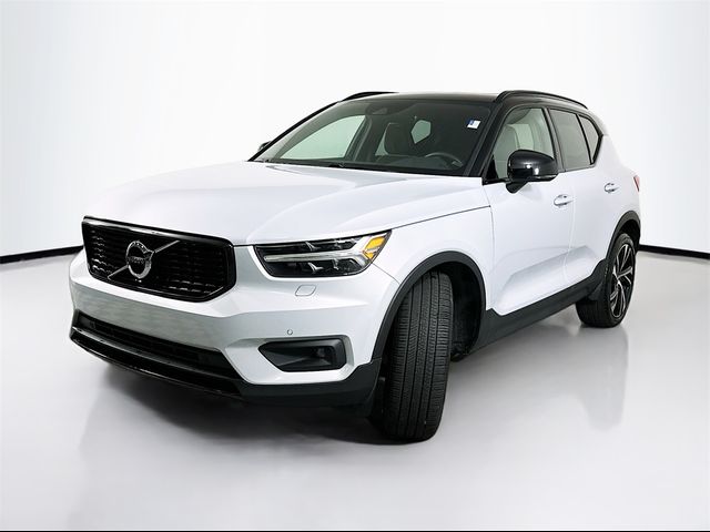 2022 Volvo XC40 R-Design