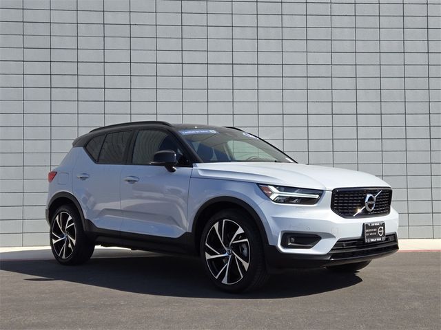 2022 Volvo XC40 R-Design