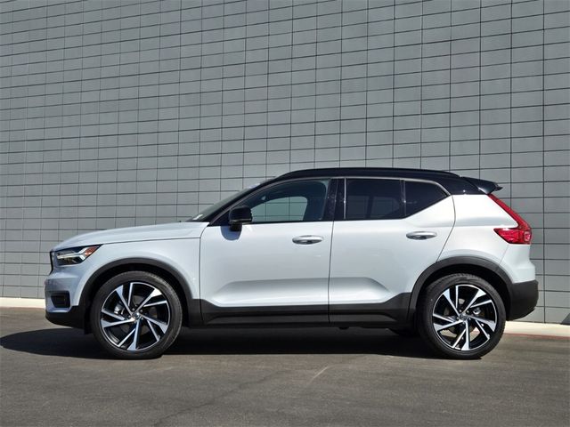 2022 Volvo XC40 R-Design