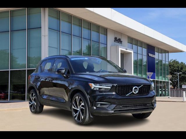 2022 Volvo XC40 R-Design