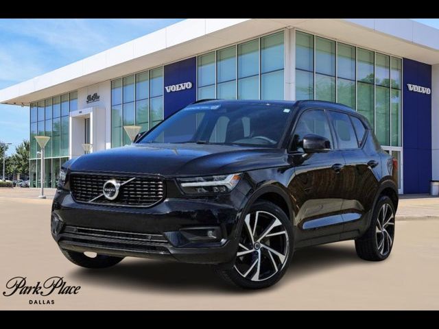 2022 Volvo XC40 R-Design