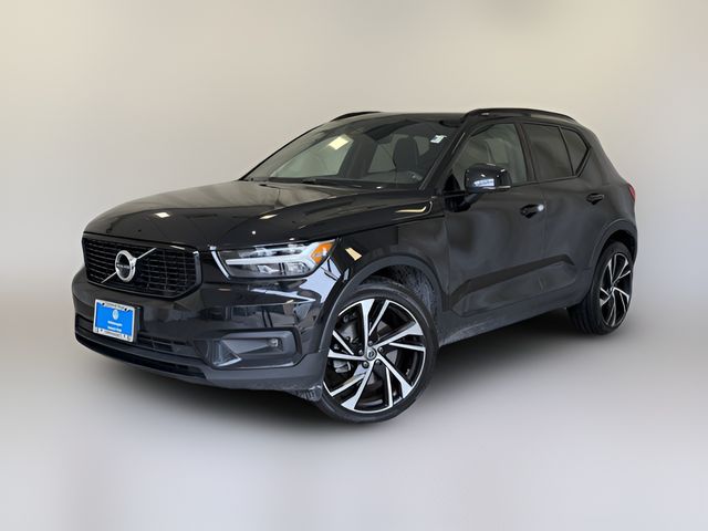 2022 Volvo XC40 R-Design