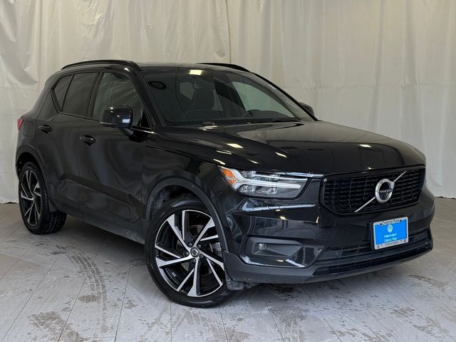 2022 Volvo XC40 R-Design