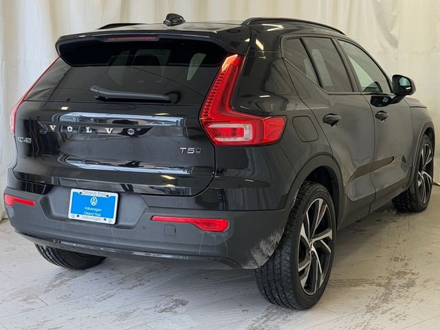 2022 Volvo XC40 R-Design