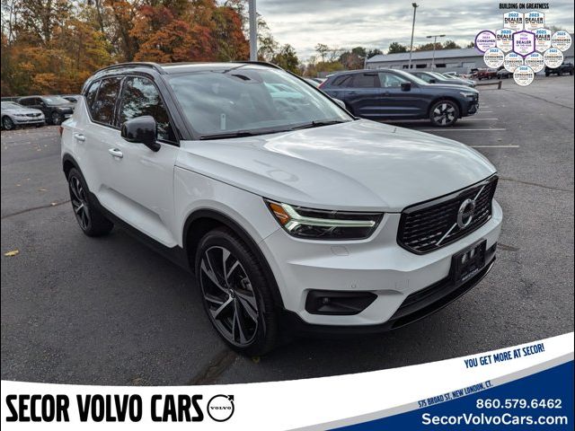 2022 Volvo XC40 R-Design