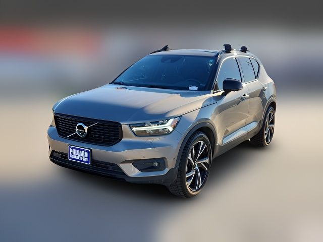 2022 Volvo XC40 R-Design