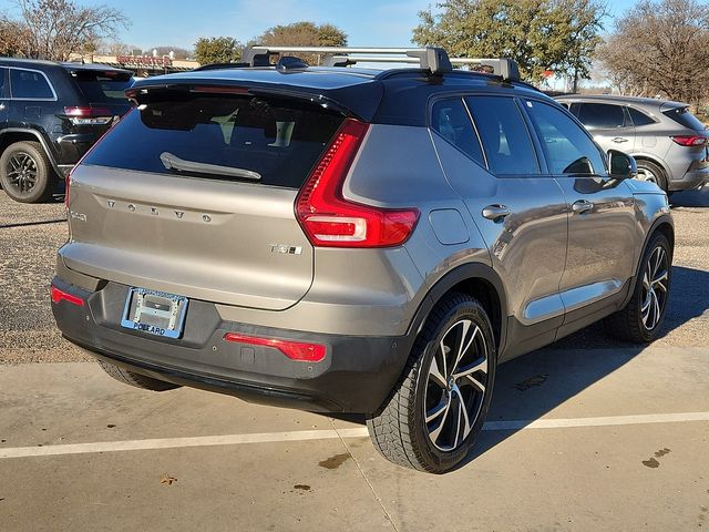 2022 Volvo XC40 R-Design