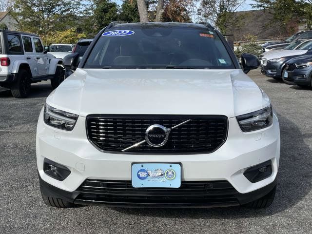 2022 Volvo XC40 R-Design