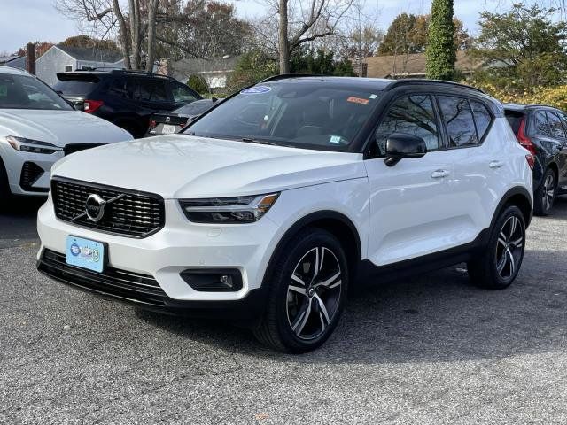 2022 Volvo XC40 R-Design