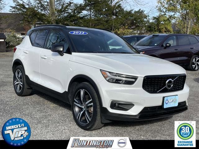 2022 Volvo XC40 R-Design