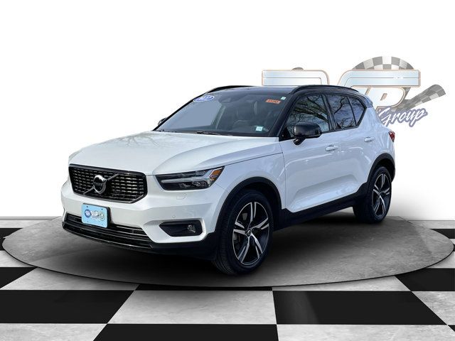 2022 Volvo XC40 R-Design