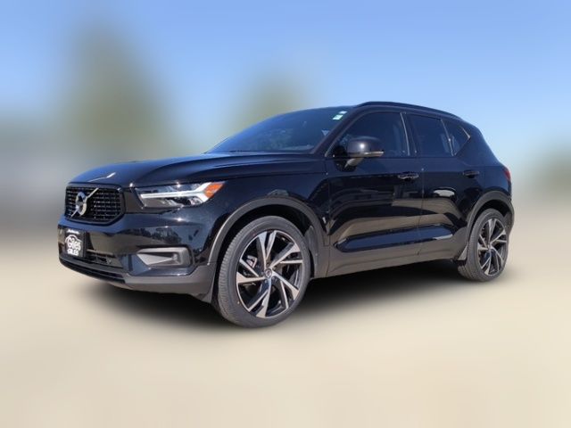 2022 Volvo XC40 R-Design