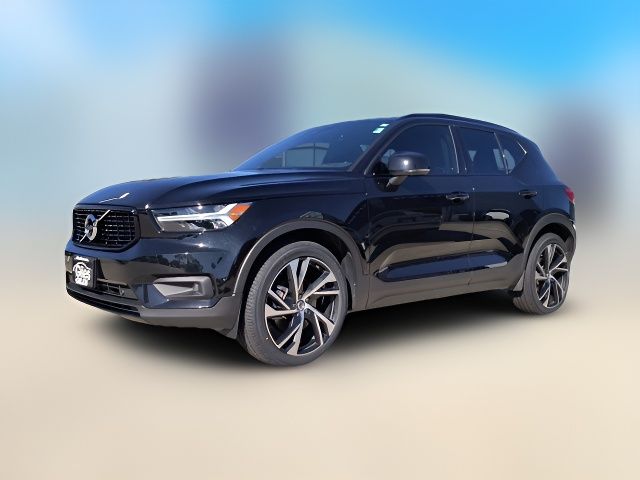 2022 Volvo XC40 R-Design