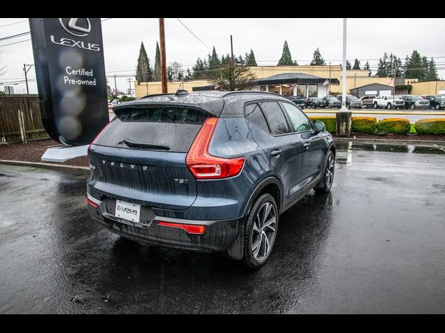 2022 Volvo XC40 R-Design