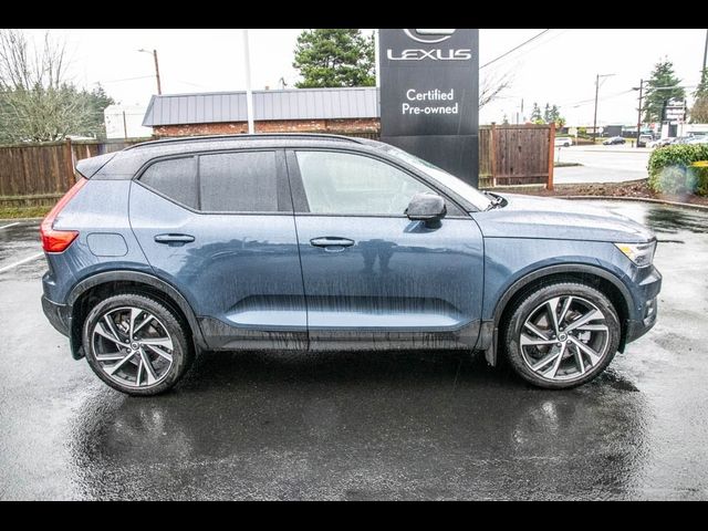 2022 Volvo XC40 R-Design